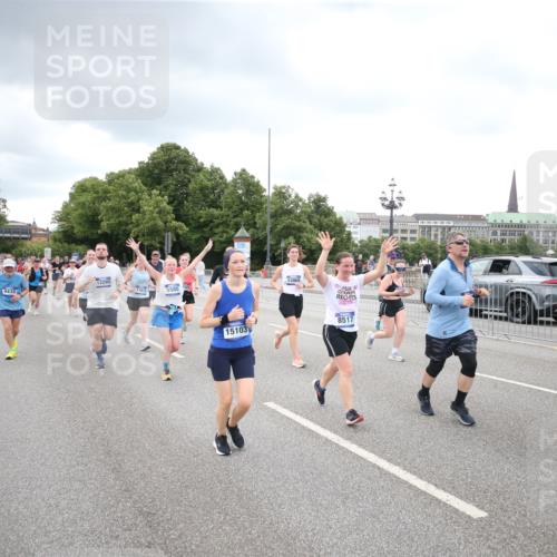 29.06.2025 - hella hamburg halbmarathon Jannik Wohlers http://msf.ph/oto/8344303 29.06.2025 10:55:55 Lombardsbrücke 1113, 1738, 2095, 2915, 3257, 3953, 3987, 4083, 4354, 5580, 5693, 5757, 6690, 6968, 7025, 7028, 7090, 7711, 8005, 8305, 8517, 8766, 9383, 9435, 9606, 9948, 9953, 10740, 10784, 10987, 11298, 11628, 11862, 11863, 12295, 12296, 12551, 13395, 13405, 13965, 14613, 15103, 15173, 15443, 15696, 15699, 16655, 17084, 17092, 17398, 17494, 17649, 17673, 18247, 18349, 18798, 19228 meine-sportfotos.de