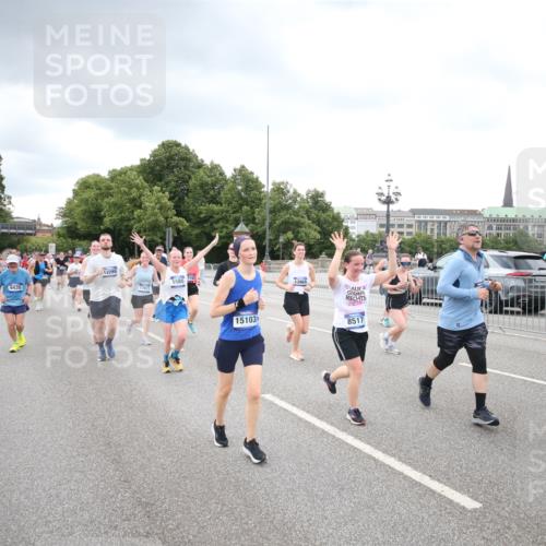 29.06.2025 - hella hamburg halbmarathon Jannik Wohlers http://msf.ph/oto/8344348 29.06.2025 10:55:55 Lombardsbrücke 1113, 1738, 2095, 2915, 3257, 3953, 3987, 4083, 4354, 5580, 5693, 5757, 6690, 6968, 7025, 7028, 7090, 7711, 8005, 8305, 8517, 8766, 9383, 9435, 9606, 9948, 9953, 10740, 10784, 10987, 11298, 11628, 11862, 11863, 12295, 12296, 12551, 13395, 13405, 13965, 14613, 15103, 15173, 15443, 15696, 15699, 16655, 17084, 17092, 17398, 17494, 17649, 17673, 18247, 18349, 18798, 19228 meine-sportfotos.de