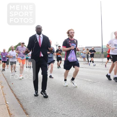 29.06.2025 - hella hamburg halbmarathon Lena Gebhardt http://msf.ph/oto/8344417 29.06.2025 10:38:24 Lombardsbrücke 17511, 16942, 6751, 1596, 7868, 17458, 52, 1196, 1394, 1457, 1596, 1721, 1742, 1791, 1901, 1966, 2113, 2151, 2498, 2576, 2660, 2786, 3010, 3094, 3095, 3216, 3242, 3286, 3323, 3338, 3635, 3636, 3716, 3726, 3777, 3841, 3880, 4028, 4139, 4155, 4159, 4259, 4260, 4316, 4414, 4883, 4921, 5085, 5089, 5155, 5300, 5617, 5684, 5713, 5735, 5913, 6199, 6200, 6695, 6696, 6697, 6751, 6875, 6930, 7117, 7118, 7148, 7165, 7244, 7371, 7552, 7561, 7629, 7692, 7868, 7914 meine-sportfotos.de