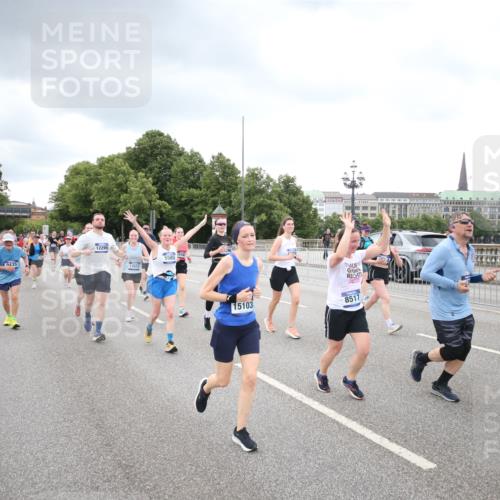 29.06.2025 - hella hamburg halbmarathon Jannik Wohlers http://msf.ph/oto/8344435 29.06.2025 10:55:55 Lombardsbrücke 1113, 1738, 2095, 2915, 3257, 3953, 3987, 4083, 4354, 5580, 5693, 5757, 6690, 6968, 7025, 7028, 7090, 7711, 8005, 8305, 8517, 8766, 9383, 9435, 9606, 9948, 9953, 10740, 10784, 10987, 11298, 11628, 11862, 11863, 12295, 12296, 12551, 13395, 13405, 13965, 14613, 15103, 15173, 15443, 15696, 15699, 16655, 17084, 17092, 17398, 17494, 17649, 17673, 18247, 18349, 18798, 19228 meine-sportfotos.de