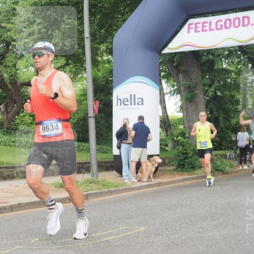 29.06.2025 - hella hamburg halbmarathon KatJ http://msf.ph/oto/8344465 29.06.2025 10:19:49 Zwischen KM18-KM19 3845 meine-sportfotos.de
