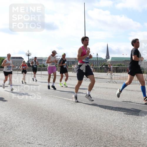 29.06.2025 - hella hamburg halbmarathon Lena Gebhardt http://msf.ph/oto/8344501 29.06.2025 10:00:49 Lombardsbrücke 17087, 478, 12787, 5418, 17852, 31, 1019, 1544, 1568, 1583, 1611, 1681, 1726, 2027, 2086, 2236, 2346, 2426, 2474, 2490, 2606, 2652, 2982, 3042, 3059, 3141, 3319, 3400, 3625, 3740, 3794, 3983, 4238, 4419, 4579, 4594, 4616, 4708, 4767, 4813, 4940, 4945, 5033, 5418, 5643, 5870, 6138, 6147, 6220, 6443, 6470, 6487, 6531, 6714, 6757, 7658, 7757, 7759, 7761, 8255, 8326, 8478, 8632, 8923, 9124, 9553, 9555, 9577, 10074, 10188, 10271, 10599 meine-sportfotos.de