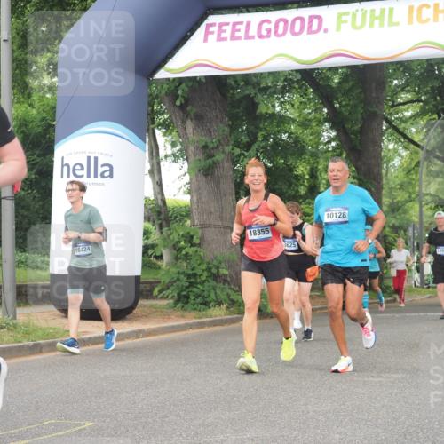 29.06.2025 - hella hamburg halbmarathon KatJ http://msf.ph/oto/8344518 29.06.2025 10:49:21 Zwischen KM18-KM19 1147, 1377, 3625 meine-sportfotos.de