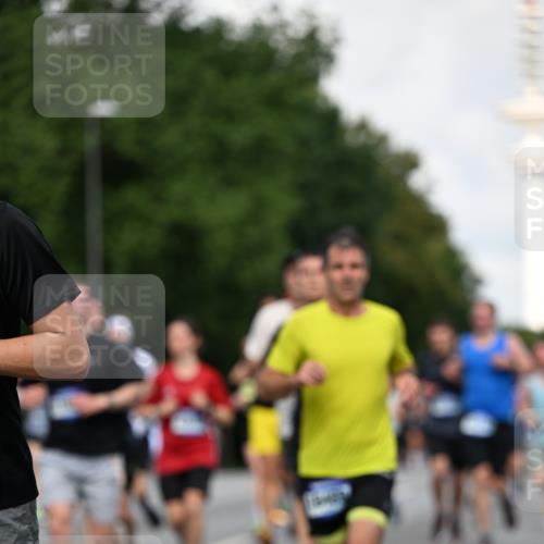 29.06.2025 - hella hamburg halbmarathon Dr. Thomas Lammeyer http://msf.ph/oto/8344543 29.06.2025 09:56:03 Kennedybrücke 1057, 1139, 1169, 1220, 1512, 1604, 3305, 4080, 4565, 4871, 4915, 5007, 5011, 5336, 6373, 6711, 7185, 7432, 7710, 7865, 7961, 8564, 8852, 9444, 10099, 10251, 10493, 10691, 10741 meine-sportfotos.de