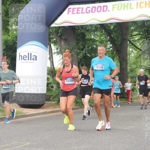 29.06.2025 - hella hamburg halbmarathon KatJ http://msf.ph/oto/8344563 29.06.2025 10:49:21 Zwischen KM18-KM19 1147, 1377, 3625 meine-sportfotos.de