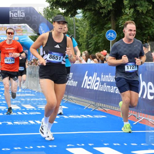 29.06.2025 - hella hamburg halbmarathon Strokosch-Dieckow http://msf.ph/oto/8344592 29.06.2025 10:53:23 Ziel 1061, 1499, 1683, 1727, 2070, 2074, 2354, 4065, 5866, 6198, 6629, 6942, 7312, 8651, 11068, 11844, 12490, 12909, 13912, 13997, 15681, 15838, 17710, 18134, 18901 meine-sportfotos.de