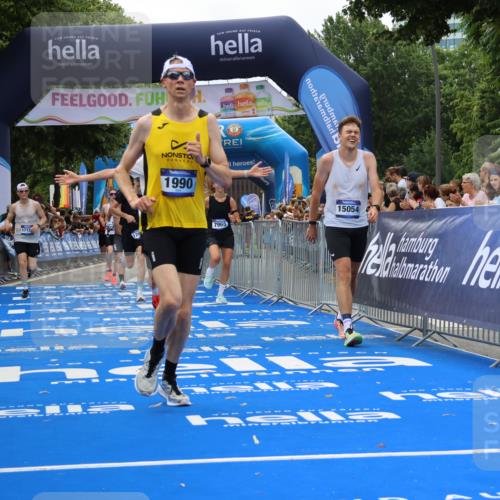 29.06.2025 - hella hamburg halbmarathon Strokosch-Dieckow http://msf.ph/oto/8344660 29.06.2025 10:32:39 Ziel 1707, 1990, 7965, 8062, 11877, 12987, 13961, 14028, 14293, 14908, 15054, 16619, 17117, 17151, 18135 meine-sportfotos.de