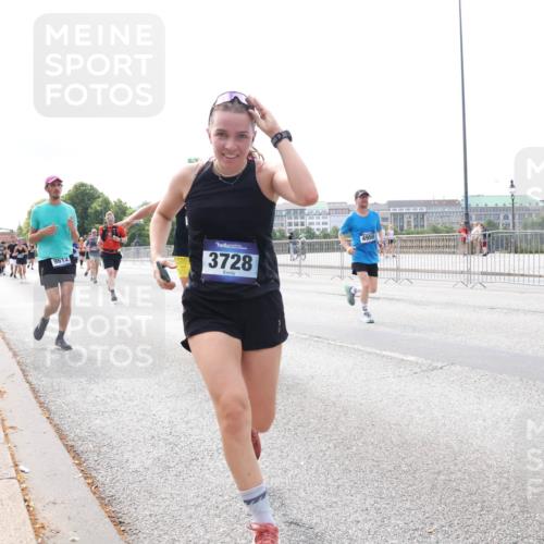 29.06.2025 - hella hamburg halbmarathon Lena Gebhardt http://msf.ph/oto/8344667 29.06.2025 10:13:33 Lombardsbrücke 3728, 4950, 1007, 1131, 1747, 1859, 2055, 2359, 2721, 2904, 2961, 2987, 3218, 3360, 3728, 3729, 4001, 4187, 4795, 4950, 5232, 5546, 5631, 5719, 6026, 6489, 6717, 6724, 7346, 7446, 7447, 7460, 7462, 7913, 8279, 8673, 8913, 9128, 9527, 9612, 9631, 10977, 11441, 12313, 12492, 12797, 12928, 12929, 13331, 13928, 15085, 15663, 15721, 15722, 15922, 16030, 16255, 16437, 16491, 17472, 17474, 17988, 18048, 18222, 18231, 18732 meine-sportfotos.de