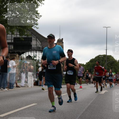 29.06.2025 - hella hamburg halbmarathon Yannick Fuchs http://msf.ph/oto/8344702 29.06.2025 10:52:22 20KM 1319, 1833, 2159, 2250, 2619, 2656, 2711, 2996, 3251, 4550, 4708, 4767, 5277, 5675, 6138, 6147, 6592, 7082, 7659, 7856, 8089, 9230, 9553, 9555, 10020, 10268, 10319, 10518, 10703, 11394, 11605, 11808, 11846, 12378, 12495, 12585, 12734, 12735, 12879, 13287, 13512, 13654, 13694, 13880, 14355, 14673, 15197, 15434, 15527, 16189, 17531, 17665, 17814, 17827, 17967, 18727, 18985 meine-sportfotos.de