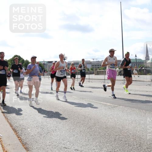 29.06.2025 - hella hamburg halbmarathon Lena Gebhardt http://msf.ph/oto/8344723 29.06.2025 10:00:50 Lombardsbrücke 13498, 1544, 1568, 1583, 1611, 1681, 1726, 2236, 2346, 2426, 2474, 2490, 2982, 3042, 3059, 3141, 3319, 3400, 3625, 3740, 3794, 3983, 4238, 4419, 4579, 4594, 4616, 4708, 4767, 4813, 4940, 4945, 5033, 5418, 5643, 5870, 6138, 6147, 6220, 6443, 6487, 6531, 6714, 6757, 7658, 7757, 7759, 7761, 8255, 8326, 8478, 8632, 8923, 9124, 9553, 9555, 9577, 9932, 10074, 10188, 10271, 10599 meine-sportfotos.de