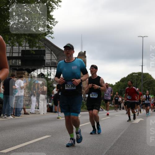 29.06.2025 - hella hamburg halbmarathon Yannick Fuchs http://msf.ph/oto/8344743 29.06.2025 10:52:22 20KM 1319, 1833, 2159, 2250, 2619, 2656, 2711, 2996, 3251, 4550, 4708, 4767, 5277, 5675, 6138, 6147, 6592, 7082, 7659, 7856, 8089, 9230, 9553, 9555, 10020, 10268, 10319, 10518, 10703, 11394, 11605, 11808, 11846, 12378, 12495, 12585, 12734, 12735, 12879, 13287, 13512, 13654, 13694, 13880, 14355, 14673, 15197, 15434, 15527, 16189, 17531, 17665, 17814, 17827, 17967, 18727, 18985 meine-sportfotos.de