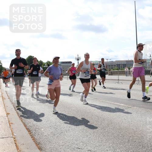 29.06.2025 - hella hamburg halbmarathon Lena Gebhardt http://msf.ph/oto/8344801 29.06.2025 10:00:50 Lombardsbrücke 13498, 17087, 5418, 1544, 1568, 1583, 1611, 1681, 1726, 2236, 2346, 2426, 2474, 2490, 2982, 3042, 3059, 3141, 3319, 3400, 3625, 3740, 3794, 3983, 4238, 4419, 4579, 4594, 4616, 4708, 4767, 4813, 4940, 4945, 5033, 5418, 5643, 5870, 6138, 6147, 6220, 6443, 6487, 6531, 6714, 6757, 7658, 7757, 7759, 7761, 8255, 8326, 8478, 8632, 8923, 9124, 9553, 9555, 9577, 9932, 10074, 10188, 10271, 10599 meine-sportfotos.de