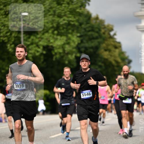 29.06.2025 - hella hamburg halbmarathon Dr. Thomas Lammeyer http://msf.ph/oto/8344926 29.06.2025 10:18:16 Kennedybrücke 1131, 1406, 2990, 3020, 3154, 3728, 3756, 3834, 3939, 5191, 5546, 5670, 6028, 6083, 6089, 7209, 7442, 7802, 7840, 7991, 8001, 8147, 8409, 9663, 9845, 10610, 10977, 11355 meine-sportfotos.de