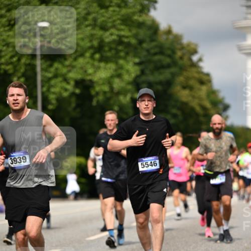 29.06.2025 - hella hamburg halbmarathon Dr. Thomas Lammeyer http://msf.ph/oto/8344948 29.06.2025 10:18:16 Kennedybrücke 1131, 1406, 2990, 3020, 3154, 3728, 3756, 3834, 3939, 5191, 5546, 5670, 6028, 6083, 6089, 7209, 7442, 7802, 7840, 7991, 8001, 8147, 8409, 9663, 9845, 10610, 10977, 11355 meine-sportfotos.de
