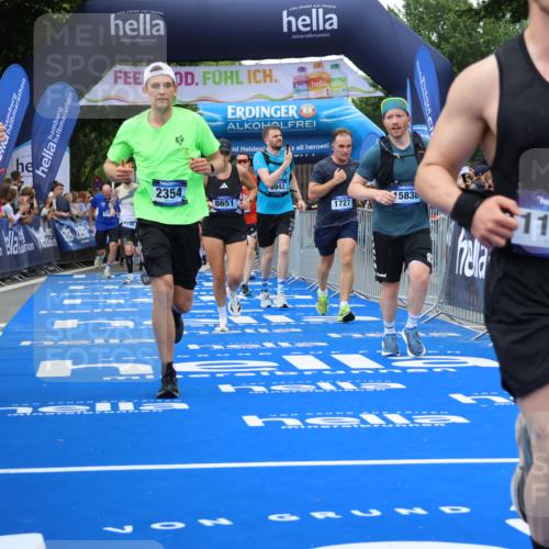 29.06.2025 - hella hamburg halbmarathon Strokosch-Dieckow http://msf.ph/oto/8344953 29.06.2025 10:53:21 Ziel 1683, 1727, 2074, 2354, 4065, 6198, 6629, 6942, 7312, 8651, 9142, 11068, 11844, 12490, 12875, 12909, 13912, 13997, 15179, 15681, 15838, 18134, 18901 meine-sportfotos.de
