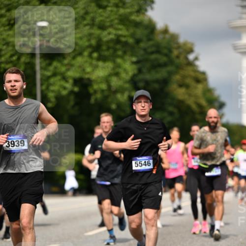 29.06.2025 - hella hamburg halbmarathon Dr. Thomas Lammeyer http://msf.ph/oto/8344960 29.06.2025 10:18:16 Kennedybrücke 1131, 1406, 2990, 3020, 3154, 3728, 3756, 3834, 3939, 5191, 5546, 5670, 6028, 6083, 6089, 7209, 7442, 7802, 7840, 7991, 8001, 8147, 8409, 9663, 9845, 10610, 10977, 11355 meine-sportfotos.de