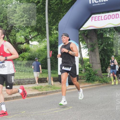 29.06.2025 - hella hamburg halbmarathon KatJ http://msf.ph/oto/8344965 29.06.2025 10:19:53 Zwischen KM18-KM19 2689, 8190, 8318 meine-sportfotos.de