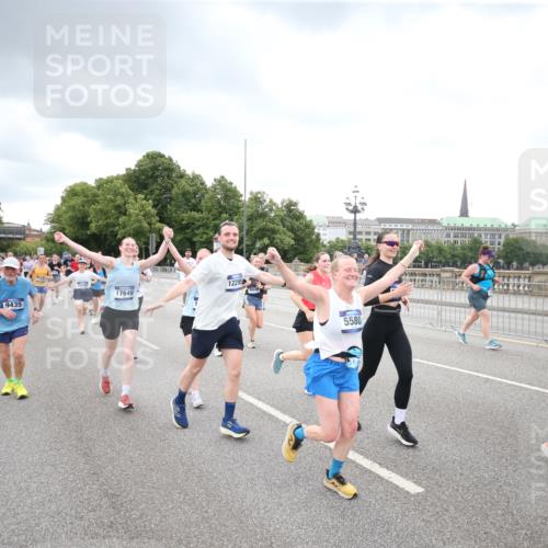 29.06.2025 - hella hamburg halbmarathon Jannik Wohlers http://msf.ph/oto/8344969 29.06.2025 10:55:57 Lombardsbrücke 1047, 1113, 1738, 2095, 2915, 3257, 3675, 3676, 3953, 3987, 4083, 5580, 5693, 5757, 6690, 6968, 7025, 7028, 7090, 7711, 8517, 8766, 9383, 9435, 9606, 9948, 9953, 10740, 10784, 10932, 10987, 11298, 11628, 11862, 11863, 12295, 12296, 12551, 13395, 13405, 13965, 14613, 15103, 15443, 15696, 15699, 15747, 16655, 16934, 17084, 17092, 17398, 17494, 17649, 17673, 18047, 18247, 18349, 18798, 19228 meine-sportfotos.de