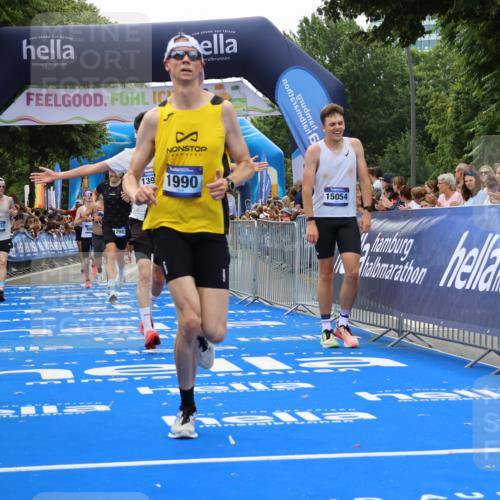 29.06.2025 - hella hamburg halbmarathon Strokosch-Dieckow http://msf.ph/oto/8344979 29.06.2025 10:32:40 Ziel 1707, 1990, 7965, 8062, 11877, 12987, 13961, 14028, 14293, 14908, 15054, 16619, 17117, 17151 meine-sportfotos.de