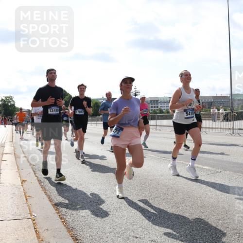 29.06.2025 - hella hamburg halbmarathon Lena Gebhardt http://msf.ph/oto/8345019 29.06.2025 10:00:51 Lombardsbrücke 1162, 13498, 17087, 5418, 1544, 1568, 1583, 1611, 1681, 1726, 2236, 2346, 2426, 2474, 2490, 2982, 3042, 3059, 3141, 3400, 3625, 3740, 3794, 3983, 4238, 4419, 4579, 4616, 4708, 4767, 4940, 4945, 5033, 5418, 5643, 5870, 6138, 6147, 6220, 6443, 6487, 6531, 6714, 6757, 6835, 7658, 7757, 7759, 7761, 8255, 8326, 8478, 8632, 8923, 9124, 9553, 9555, 9577, 9932, 10074, 10188, 10271, 10599 meine-sportfotos.de