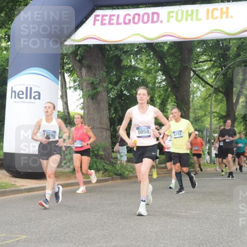 29.06.2025 - hella hamburg halbmarathon KatJ http://msf.ph/oto/8345038 29.06.2025 10:49:26 Zwischen KM18-KM19 1147, 3625, 5058, 5379, 6142 meine-sportfotos.de