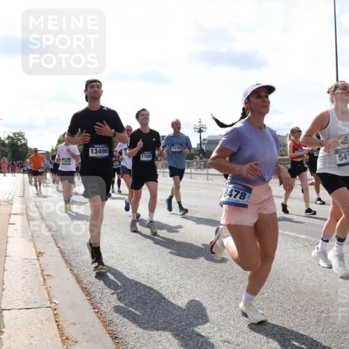 29.06.2025 - hella hamburg halbmarathon Lena Gebhardt http://msf.ph/oto/8345120 29.06.2025 10:00:51 Lombardsbrücke 11623, 13498, 5033, 17087, 12787, 8478, 5418, 1544, 1568, 1583, 1611, 1681, 1726, 2236, 2346, 2426, 2474, 2490, 2982, 3042, 3059, 3141, 3400, 3625, 3740, 3794, 3983, 4238, 4419, 4579, 4616, 4708, 4767, 4940, 4945, 5033, 5418, 5643, 5870, 6138, 6147, 6220, 6443, 6487, 6531, 6714, 6757, 6835, 7658, 7757, 7759, 7761, 8255, 8326, 8478, 8632, 8923, 9124, 9553, 9555, 9577, 9932, 10074, 10188, 10271, 10599 meine-sportfotos.de