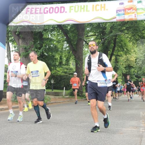 29.06.2025 - hella hamburg halbmarathon KatJ http://msf.ph/oto/8345177 29.06.2025 10:49:28 Zwischen KM18-KM19 1147, 1184, 2661, 3625, 5058, 5379, 6142 meine-sportfotos.de