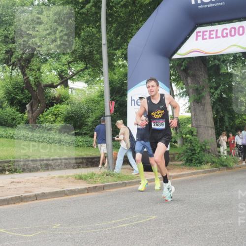 29.06.2025 - hella hamburg halbmarathon KatJ http://msf.ph/oto/8345186 29.06.2025 10:19:55 Zwischen KM18-KM19 2689, 8190, 8318 meine-sportfotos.de