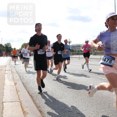 29.06.2025 - hella hamburg halbmarathon Lena Gebhardt http://msf.ph/oto/8345213 29.06.2025 10:00:51 Lombardsbrücke 13498, 2787, 1708, 11623, 398, 8478, 5418, 1544, 1568, 1583, 1611, 1681, 1726, 2236, 2346, 2426, 2474, 2490, 2982, 3042, 3059, 3141, 3400, 3625, 3740, 3794, 3983, 4238, 4419, 4579, 4616, 4708, 4767, 4940, 4945, 5033, 5418, 5643, 5870, 6138, 6147, 6220, 6443, 6487, 6531, 6714, 6757, 6835, 7658, 7757, 7759, 7761, 8255, 8326, 8478, 8632, 8923, 9124, 9553, 9555, 9577, 9932, 10074, 10188, 10271, 10599 meine-sportfotos.de