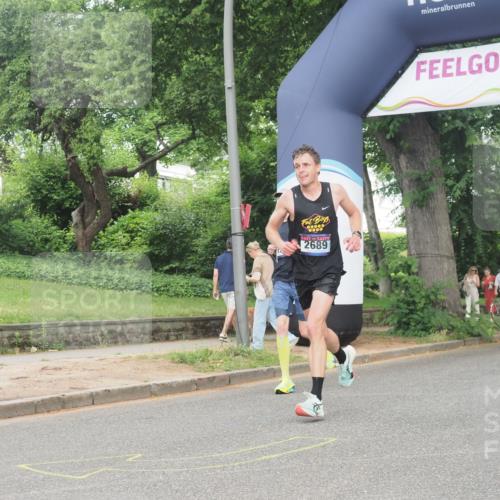 29.06.2025 - hella hamburg halbmarathon KatJ http://msf.ph/oto/8345216 29.06.2025 10:19:55 Zwischen KM18-KM19 2689, 8190, 8318 meine-sportfotos.de