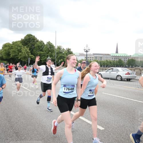 29.06.2025 - hella hamburg halbmarathon Jannik Wohlers http://msf.ph/oto/8345228 29.06.2025 10:55:58 Lombardsbrücke 1047, 1113, 1738, 2915, 3257, 3675, 3676, 3953, 3987, 4083, 5237, 5580, 5693, 5757, 6690, 6968, 7025, 7028, 7090, 7307, 7711, 8517, 8766, 9383, 9435, 9606, 9948, 9953, 10740, 10784, 10932, 10987, 11298, 11628, 11862, 11863, 12295, 12296, 12543, 12551, 13395, 13405, 13965, 14613, 15103, 15443, 15696, 15699, 15747, 16655, 16934, 17084, 17092, 17398, 17494, 17649, 17673, 17797, 18047, 18247, 18798, 19228 meine-sportfotos.de