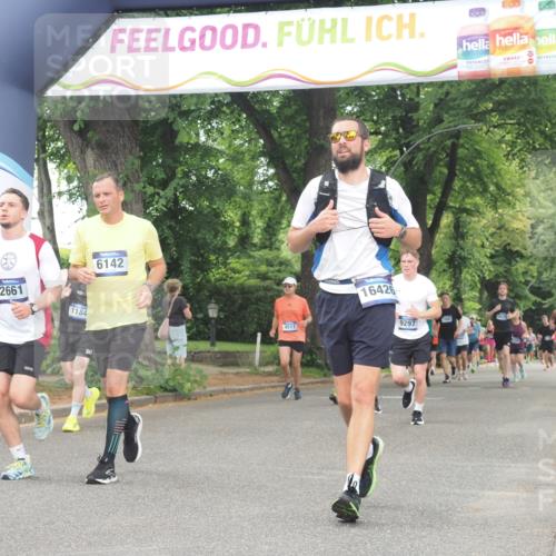 29.06.2025 - hella hamburg halbmarathon KatJ http://msf.ph/oto/8345240 29.06.2025 10:49:28 Zwischen KM18-KM19 1147, 1184, 2661, 3625, 5058, 5379, 6142 meine-sportfotos.de