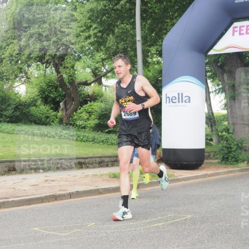 29.06.2025 - hella hamburg halbmarathon KatJ http://msf.ph/oto/8345313 29.06.2025 10:19:56 Zwischen KM18-KM19 2689, 8190, 8318 meine-sportfotos.de
