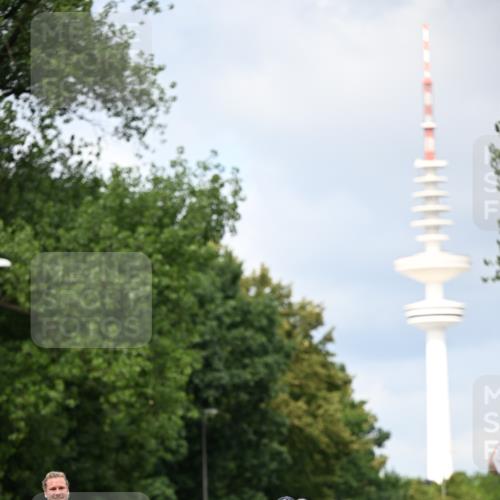 29.06.2025 - hella hamburg halbmarathon Dr. Thomas Lammeyer http://msf.ph/oto/8345315 29.06.2025 10:40:38 Kennedybrücke 1008, 1010, 1102, 1183, 1224, 1284, 3243, 3401, 3699, 3990, 4245, 4902, 4937, 5171, 5240, 5246, 5540, 5747, 5919, 6417, 8530, 8581, 9229, 9295, 9432, 9694, 9701, 10336, 10341, 10531, 10577, 10984 meine-sportfotos.de