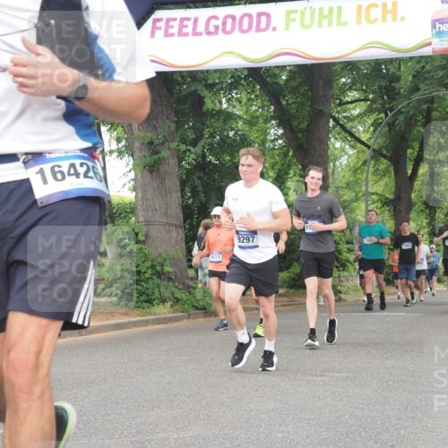 29.06.2025 - hella hamburg halbmarathon KatJ http://msf.ph/oto/8345338 29.06.2025 10:49:30 Zwischen KM18-KM19 1184, 2661, 4511, 5058, 5379, 6142 meine-sportfotos.de