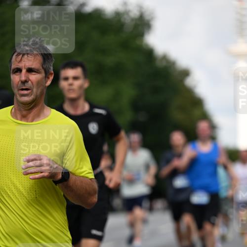 29.06.2025 - hella hamburg halbmarathon Dr. Thomas Lammeyer http://msf.ph/oto/8345339 29.06.2025 09:56:05 Kennedybrücke 1057, 1139, 1169, 1220, 1415, 1512, 1604, 3305, 4080, 4565, 4871, 4915, 5007, 5011, 5336, 6373, 6711, 7185, 7432, 7451, 7710, 7865, 7961, 8467, 8564, 8852, 9444, 10099, 10251, 10493, 10691, 10741 meine-sportfotos.de