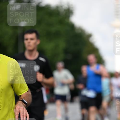 29.06.2025 - hella hamburg halbmarathon Dr. Thomas Lammeyer http://msf.ph/oto/8345357 29.06.2025 09:56:05 Kennedybrücke 1057, 1139, 1169, 1220, 1415, 1512, 1604, 3305, 4080, 4565, 4871, 4915, 5007, 5011, 5336, 6373, 6711, 7185, 7432, 7451, 7710, 7865, 7961, 8467, 8564, 8852, 9444, 10099, 10251, 10493, 10691, 10741 meine-sportfotos.de