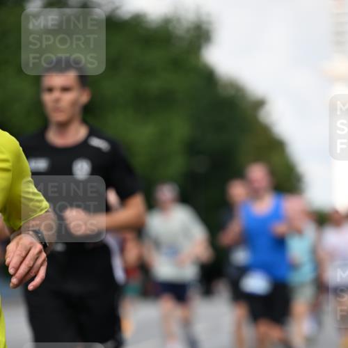 29.06.2025 - hella hamburg halbmarathon Dr. Thomas Lammeyer http://msf.ph/oto/8345364 29.06.2025 09:56:05 Kennedybrücke 1057, 1139, 1169, 1220, 1415, 1512, 1604, 3305, 4080, 4565, 4871, 4915, 5007, 5011, 5336, 6373, 6711, 7185, 7432, 7451, 7710, 7865, 7961, 8467, 8564, 8852, 9444, 10099, 10251, 10493, 10691, 10741 meine-sportfotos.de