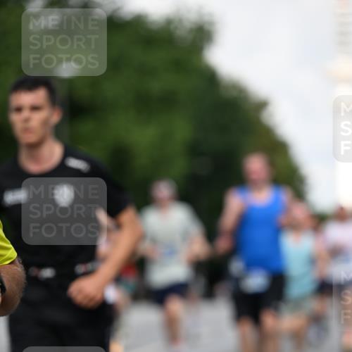 29.06.2025 - hella hamburg halbmarathon Dr. Thomas Lammeyer http://msf.ph/oto/8345367 29.06.2025 09:56:05 Kennedybrücke 1057, 1139, 1169, 1220, 1415, 1512, 1604, 3305, 4080, 4565, 4871, 4915, 5007, 5011, 5336, 6373, 6711, 7185, 7432, 7451, 7710, 7865, 7961, 8467, 8564, 8852, 9444, 10099, 10251, 10493, 10691, 10741 meine-sportfotos.de