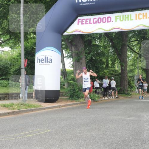 29.06.2025 - hella hamburg halbmarathon KatJ http://msf.ph/oto/8345376 29.06.2025 10:19:57 Zwischen KM18-KM19 2689, 8190, 8318 meine-sportfotos.de