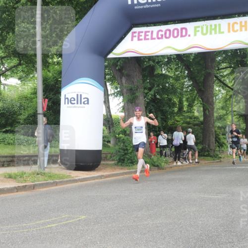 29.06.2025 - hella hamburg halbmarathon KatJ http://msf.ph/oto/8345411 29.06.2025 10:19:57 Zwischen KM18-KM19 2689, 8190, 8318 meine-sportfotos.de