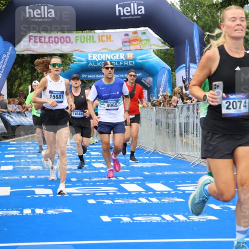 29.06.2025 - hella hamburg halbmarathon Strokosch-Dieckow http://msf.ph/oto/8345440 29.06.2025 10:53:17 Ziel 1683, 1727, 2074, 2354, 4065, 6198, 6942, 7312, 7383, 8273, 8361, 8651, 9142, 11844, 12490, 12875, 13997, 15179, 15681, 15838, 16929, 16986, 18134, 18901 meine-sportfotos.de