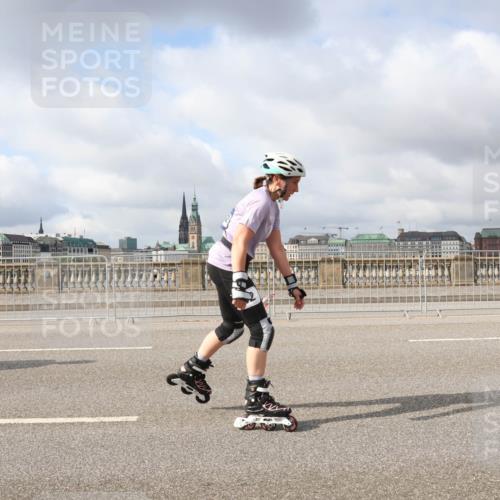 29.06.2025 - hella hamburg halbmarathon Lena Gebhardt http://msf.ph/oto/8345455 29.06.2025 09:09:09 Lombardsbrücke  meine-sportfotos.de