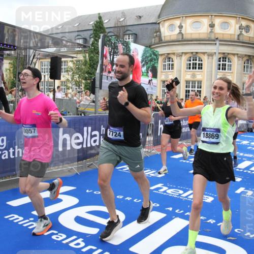 29.06.2025 - hella hamburg halbmarathon Michael Strokosch http://msf.ph/oto/8345467 29.06.2025 10:52:04 Ziel 4033, 5336, 6390, 7130, 7409, 7724, 8413, 8977, 10057, 15356, 15506, 16179, 17978, 18869 meine-sportfotos.de