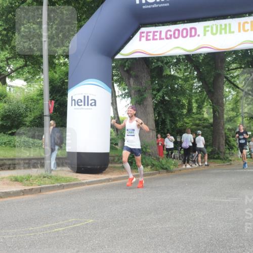 29.06.2025 - hella hamburg halbmarathon KatJ http://msf.ph/oto/8345485 29.06.2025 10:19:57 Zwischen KM18-KM19 2689, 8190, 8318 meine-sportfotos.de
