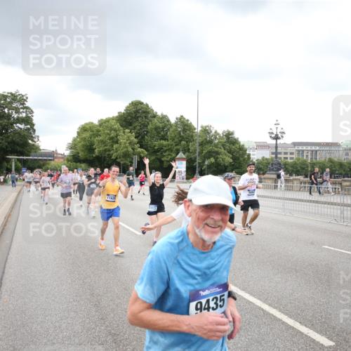29.06.2025 - hella hamburg halbmarathon Jannik Wohlers http://msf.ph/oto/8345498 29.06.2025 10:55:59 Lombardsbrücke 1047, 1113, 2915, 3257, 3675, 3676, 3953, 3987, 4083, 5237, 5580, 5693, 5757, 6690, 7025, 7028, 7090, 7307, 7711, 8108, 8517, 8606, 8766, 9383, 9435, 9606, 9948, 9953, 10555, 10569, 10740, 10784, 10932, 11298, 11628, 11862, 11863, 12295, 12296, 12543, 12551, 13395, 13405, 13965, 14613, 15103, 15443, 15696, 15699, 15747, 16655, 16934, 17084, 17092, 17398, 17494, 17649, 17673, 17797, 18047, 18247, 18798, 19228 meine-sportfotos.de