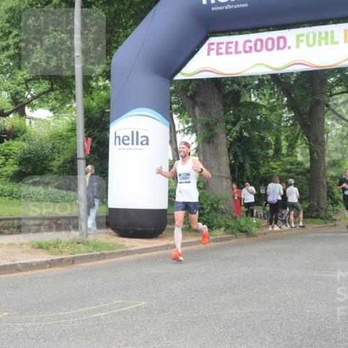 29.06.2025 - hella hamburg halbmarathon KatJ http://msf.ph/oto/8345521 29.06.2025 10:19:58 Zwischen KM18-KM19 2689, 8190, 8318 meine-sportfotos.de