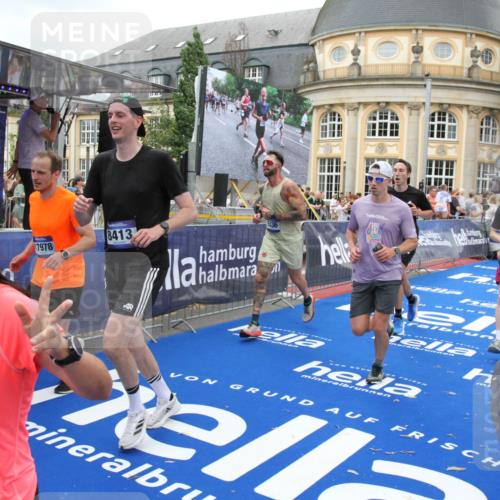 29.06.2025 - hella hamburg halbmarathon Michael Strokosch http://msf.ph/oto/8345523 29.06.2025 10:52:05 Ziel 4033, 5336, 6390, 7130, 7409, 7724, 7732, 8413, 8977, 10057, 15356, 15506, 15829, 16179, 16666, 17978, 18869 meine-sportfotos.de