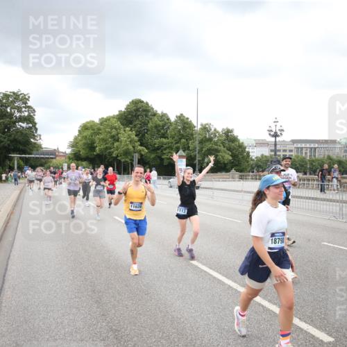 29.06.2025 - hella hamburg halbmarathon Jannik Wohlers http://msf.ph/oto/8345566 29.06.2025 10:55:59 Lombardsbrücke 1047, 1113, 2915, 3257, 3675, 3676, 3953, 3987, 4083, 5237, 5580, 5693, 5757, 6690, 7025, 7028, 7090, 7307, 7711, 8108, 8517, 8606, 8766, 9383, 9435, 9606, 9948, 9953, 10555, 10569, 10740, 10784, 10932, 11298, 11628, 11862, 11863, 12295, 12296, 12543, 12551, 13395, 13405, 13965, 14613, 15103, 15443, 15696, 15699, 15747, 16655, 16934, 17084, 17092, 17398, 17494, 17649, 17673, 17797, 18047, 18247, 18798, 19228 meine-sportfotos.de