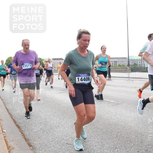 29.06.2025 - hella hamburg halbmarathon Lena Gebhardt http://msf.ph/oto/8345585 29.06.2025 10:38:27 Lombardsbrücke 12677, 2498, 17511, 2113, 15101, 14406, 13833, 56, 1196, 1394, 1457, 1596, 1721, 1742, 1791, 1901, 1966, 2113, 2151, 2498, 2576, 2660, 2693, 2786, 3010, 3094, 3095, 3216, 3242, 3286, 3323, 3338, 3635, 3636, 3716, 3726, 3777, 3841, 3880, 4028, 4139, 4155, 4159, 4259, 4260, 4316, 4414, 4883, 4921, 5085, 5089, 5155, 5300, 5617, 5684, 5713, 5735, 5913, 6199, 6200, 6695, 6696, 6751, 6875, 6930, 7117, 7118, 7148, 7165, 7371, 7552, 7561, 7629, 7692, 7849, 7868, 7914 meine-sportfotos.de